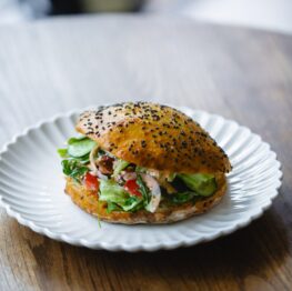 Сэндвич кебаб с куриной грудкой
